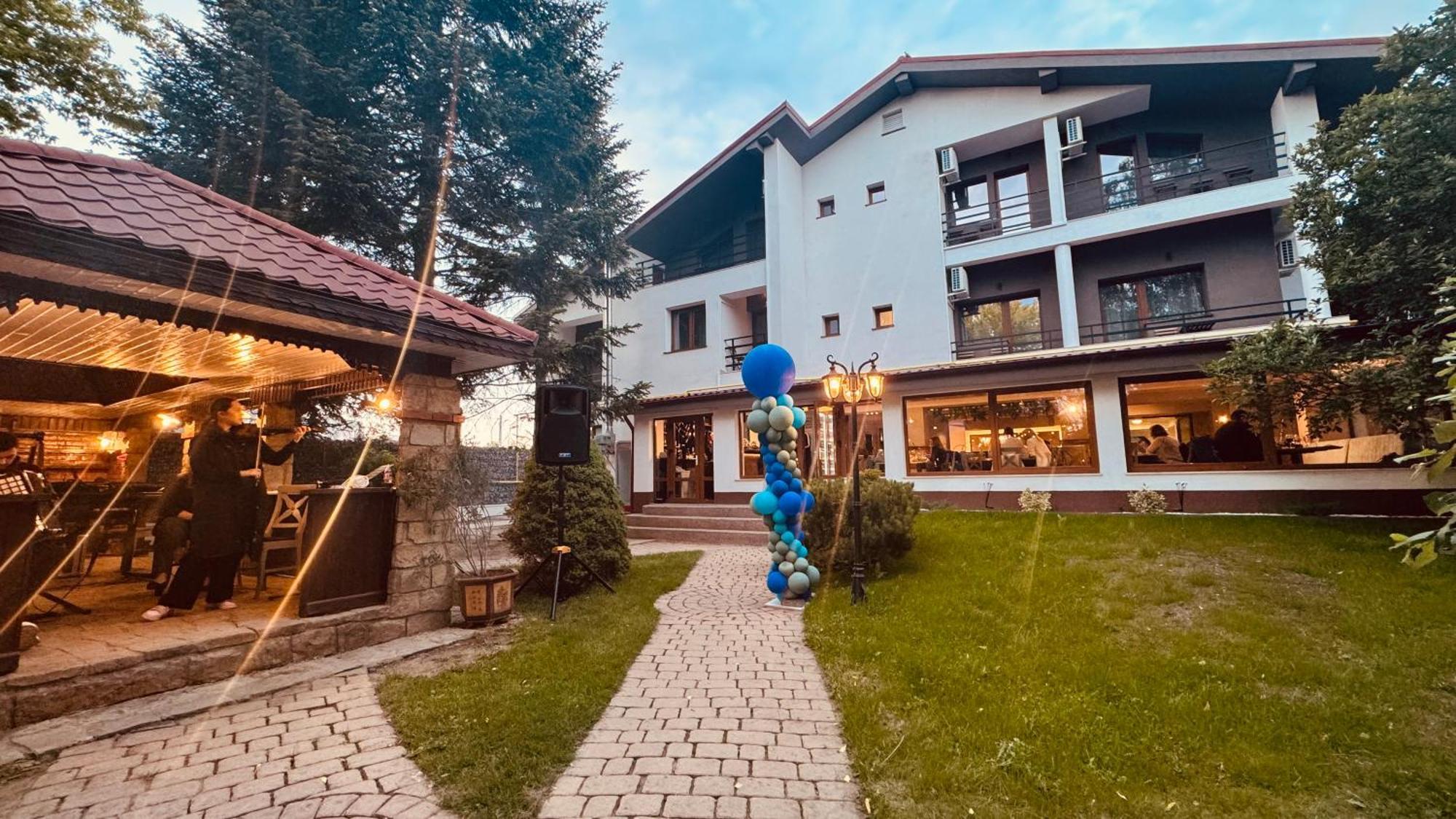 Pensiunea Waldor Bacău Esterno foto